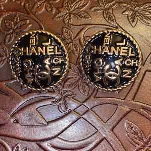 LAST PAIR🌸🎁Black and Gold Chanel button set of 2